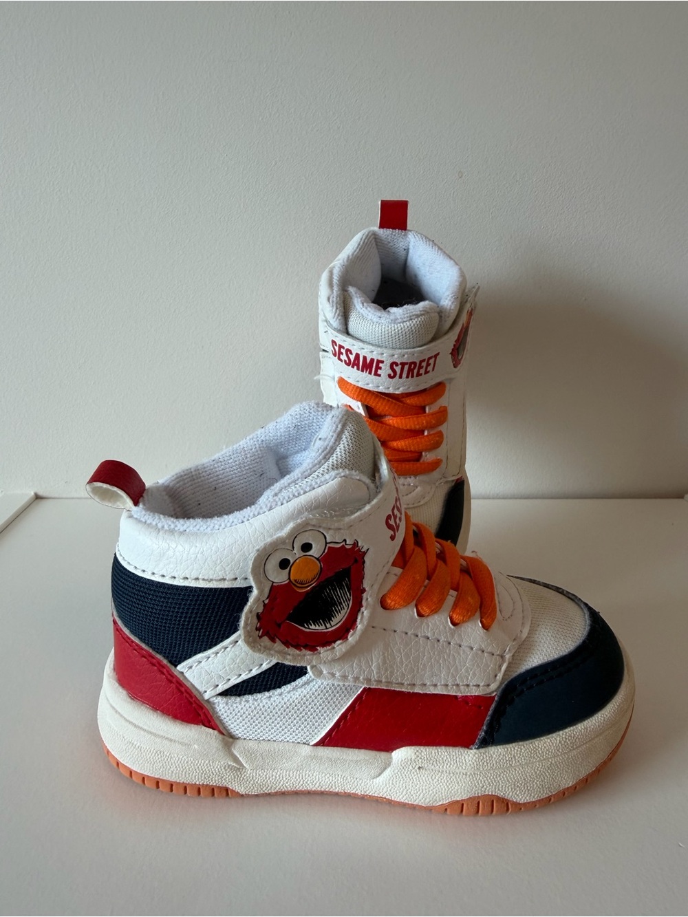 Sesame Street Elmo White Red Kids High-Top Sneakers with Orange Laces 6C